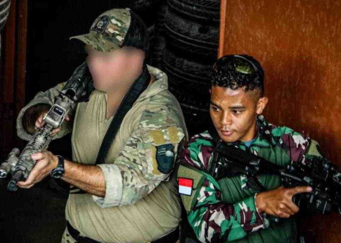 KEREN! Kopasgat-US Unjuk Kemampuan Perang Jarak Dekat