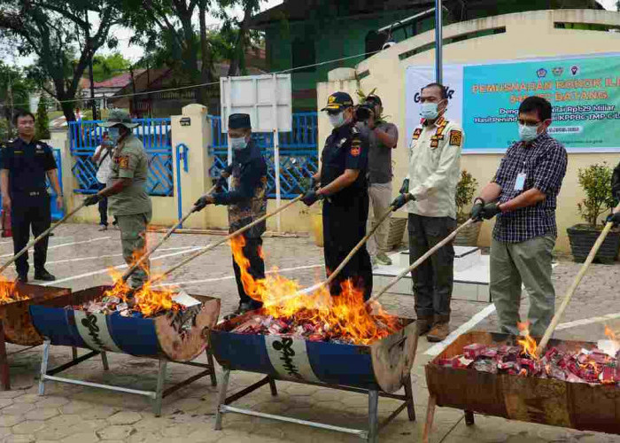  545 Ribu Batang Rokok Ilegal Dibakar di Langsa, Negara Terhindar dari Kerugian Ratusan Juta