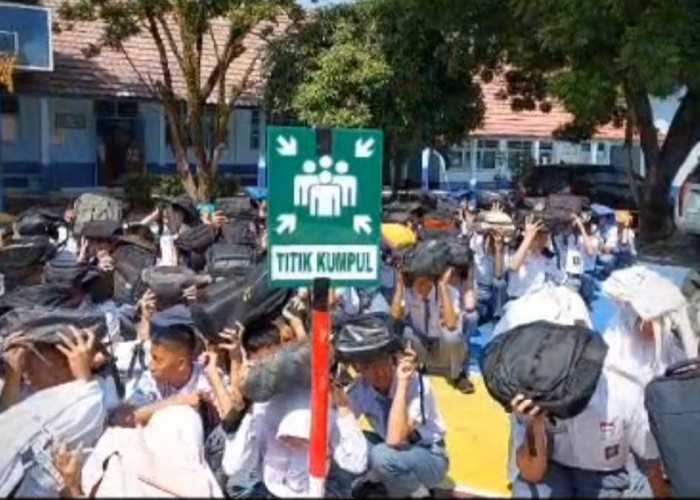 MPLS Kreatif SMAN 2 Lahat: Bekali Siswa Baru dengan Simulasi Tanggap Bencana