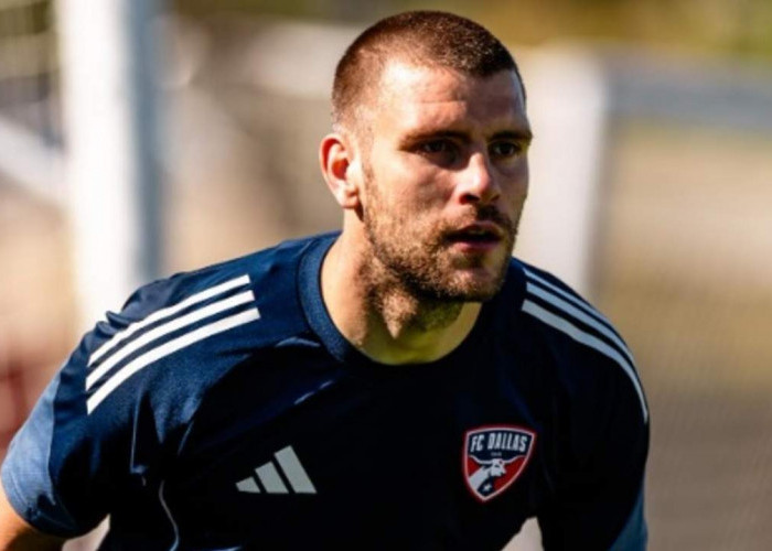 Bukan Sekadar Pelapis, Maarten Paes Berpeluang Jadi Kiper Nomor 1 Ajax