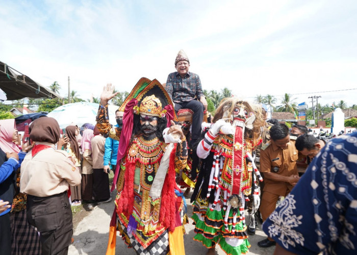 Buka Festival Sebiduk Sehaluan, Enos Harap Seni dan Budaya Harus Dilestarikan
