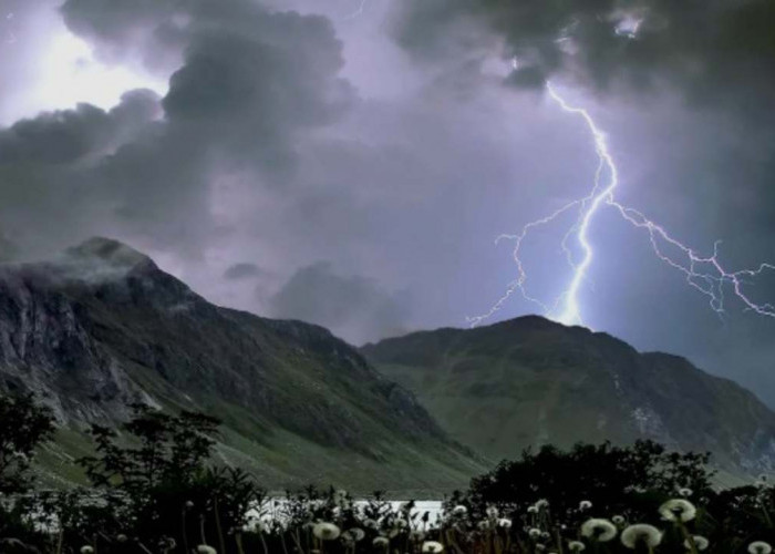 Prakiraan Cuaca Sumsel 23 Desember 2025: Waspada Hujan Petir di Empat Lawang