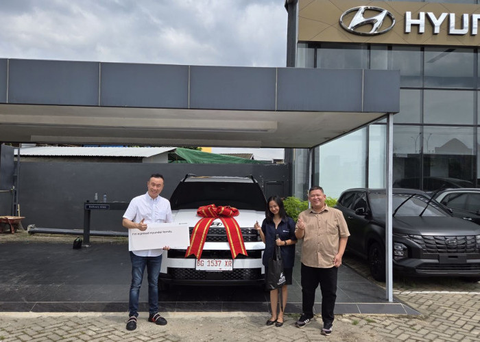 Hyundai Serahkan All New Sante Fe ke Konsumen, Resmi Jadi Pemilik Pertama di Palembang