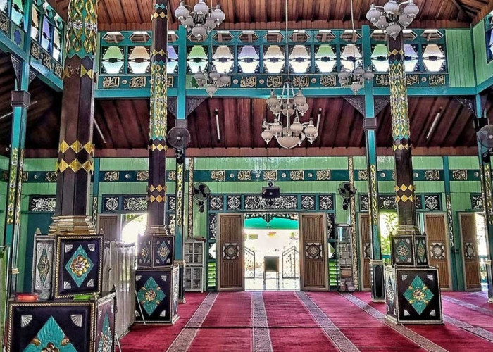 Masjid Terbesar di Banjarmasin Ini Sudah Berusia Ratusan Tahun, Dihiasi Ornamen Indah dan Kaligrafi Arab