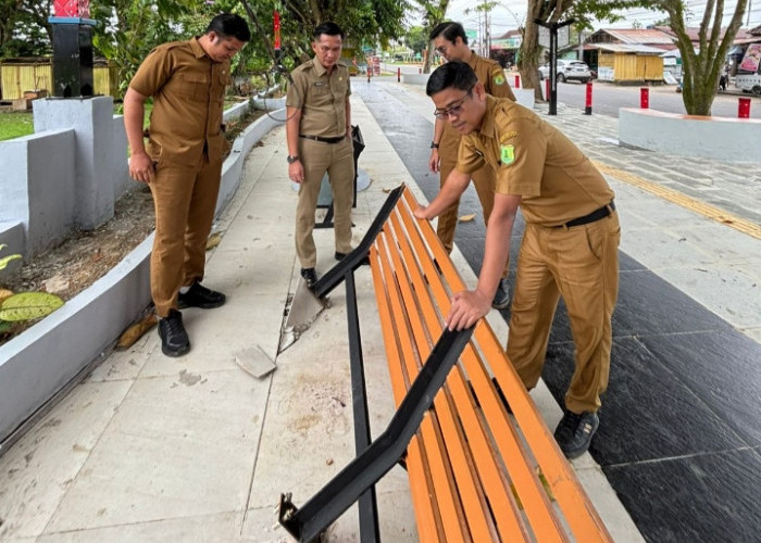 Usai Terima Laporan, Dinas Perkim Muba Gerak Cepat Perbaiki Fasilitas Pendestrian yang Rusak