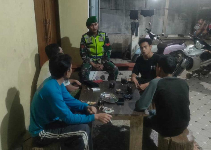 Bukti Nyata TNI Manunggal dengan Rakyat, Babinsa di Empat Lawang Hidupkan Kembali Tradisi Ronda Malam