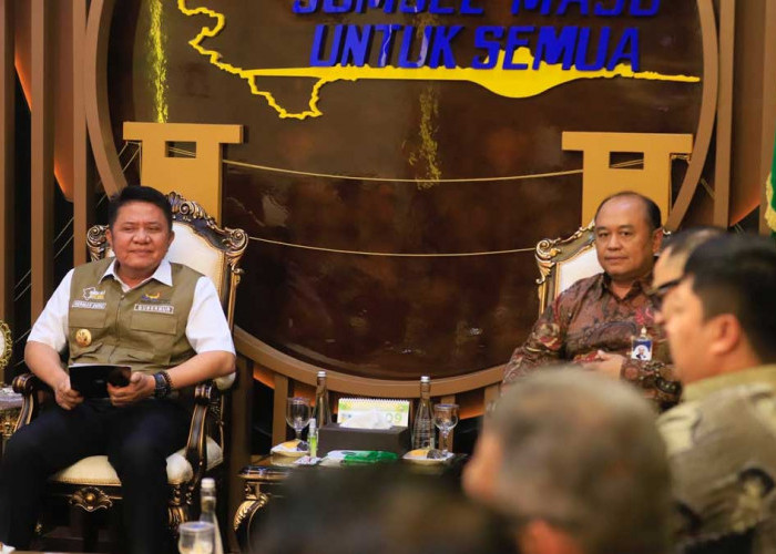 Jangan Cuma Kasih Kredit! Gubernur Herman Deru Tekankan Pentingnya Literasi Keuangan ke Bank Mandiri