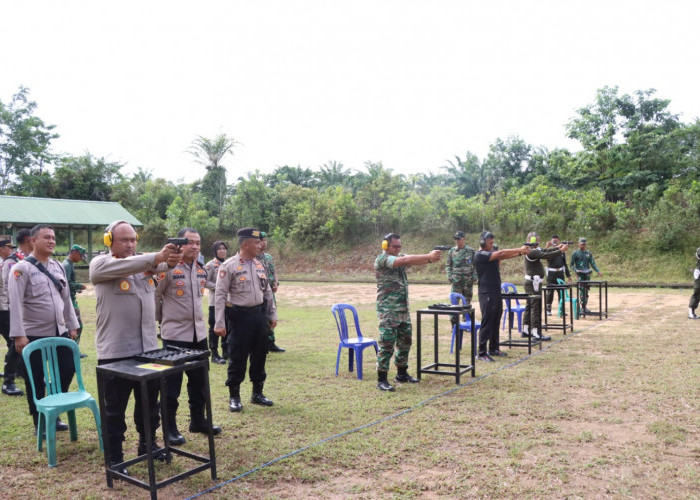 Unjuk Kemampuan Menembak Ala Kapolres Prabumulih bersama  Yonzipur 2/SG 