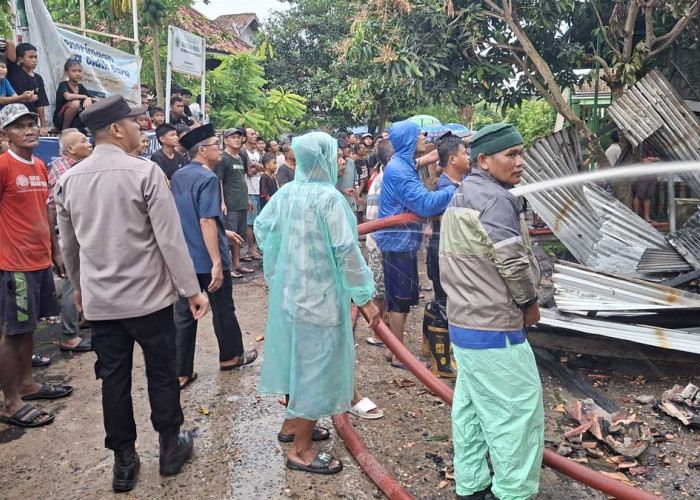 Si Jago Merah Mengamuk di Indralaya Selatan, 1 Rumah Panggung Milik Warga Meranjat Ludes