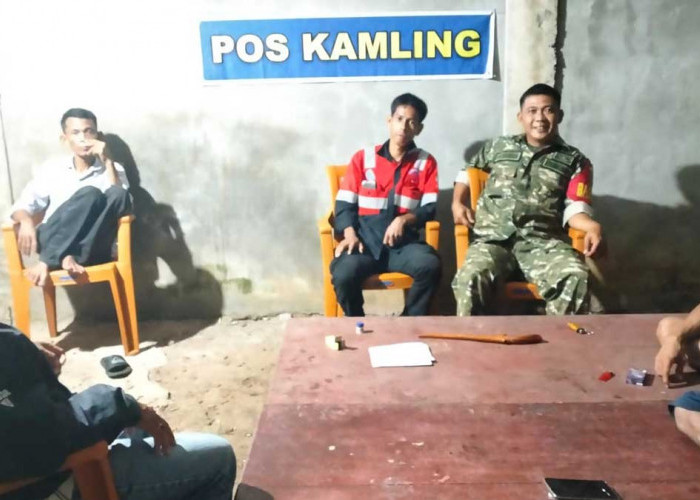 Sinergi Warga dan TNI: Serda Adiyansyah Sambangi Desa Sukamerindu, Pastikan Situasi Keamanan Tetap Kondusif
