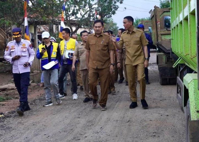 Bupati Muchendi Buka Keran Dana Bangub, Rp30 Miliar untuk Perbaikan Jalan di Tulung Selapan OKI 