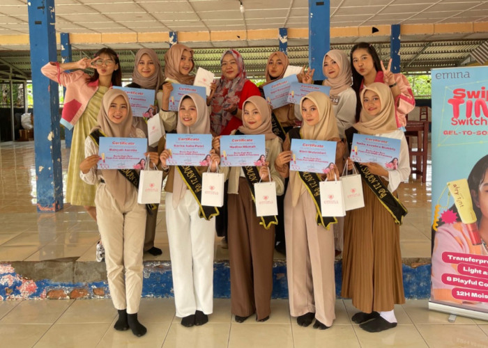 Bujang Gadis SMA Negeri 21 Palembang Belajar Teknik Make Up Bersama Emina Cosmetics Palembang