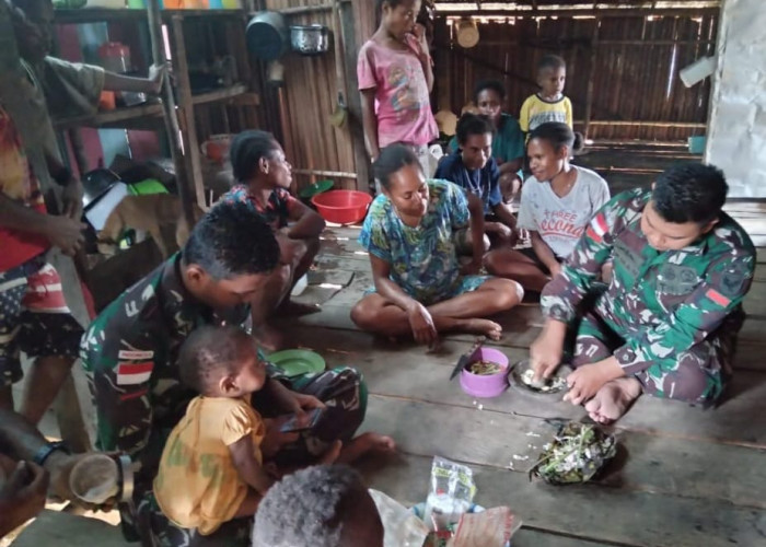 Warga Perbatasan Papua Belajar Masak Opor, Mama Mince: Tidak Kalah dengan Kuah Kuning Kami