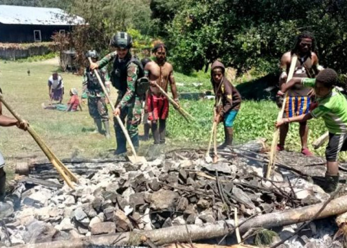 Mengenal Bakar Batu di Surga Kecil yang Jatuh ke Bumi, Tradisi Unik untuk Memasak Makanan