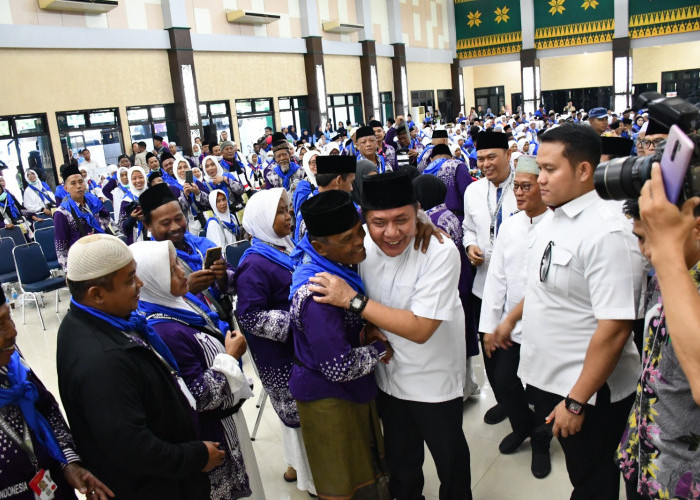 Gubernur Herman Deru Lepas Keberangkatan Jemaah Haji Kloter 1 Embarkasi Palembang: Labbaik Allahumma Labbaik