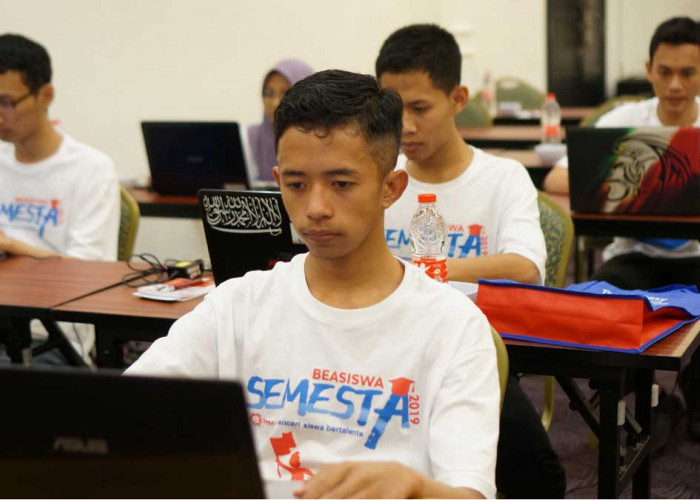 Solusi Jitu Atasi Pengangguran Sarjana: Beasiswa SEMESTA 8 Tawarkan Kuliah Full dan Langsung Kerja di SEVIMA