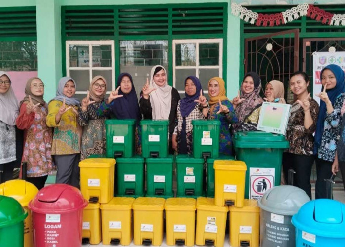 PT Medco Energi Salurkan Bantuan Alat Kesehatan dan Puluhan Kotak Sampah ke Puskesmas Palembaja Lahat