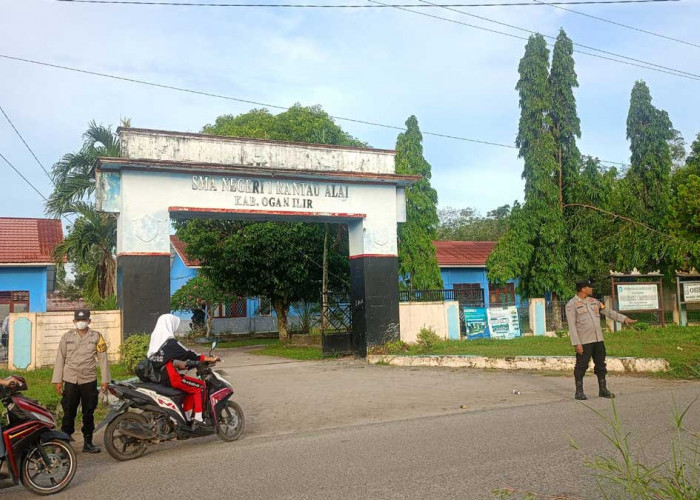 Kawal Jam Sibuk Anak Sekolah, Pasukan IPTU Ibnu Irfan Jaga Ketat Dua Titik Strategis di Rantau Alai