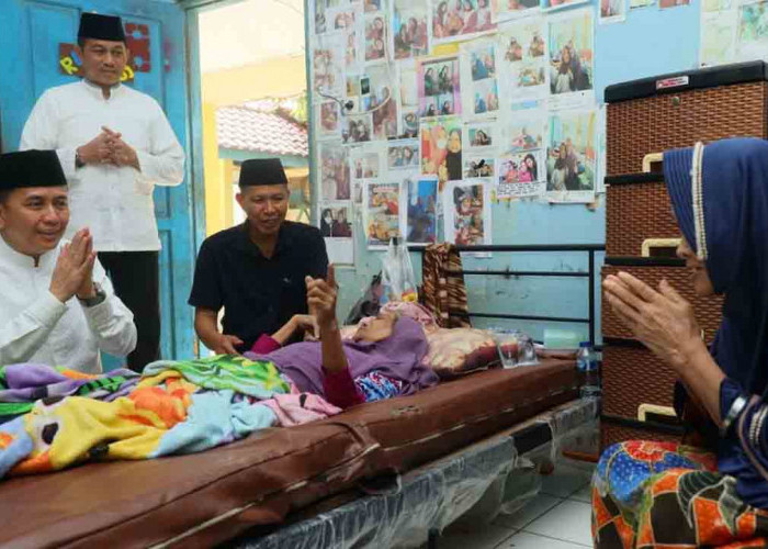 Pj Gubernur Sumsel Agus Fatoni Berbagi Hari Kemenangan di Panti Lansia Harapan Kita