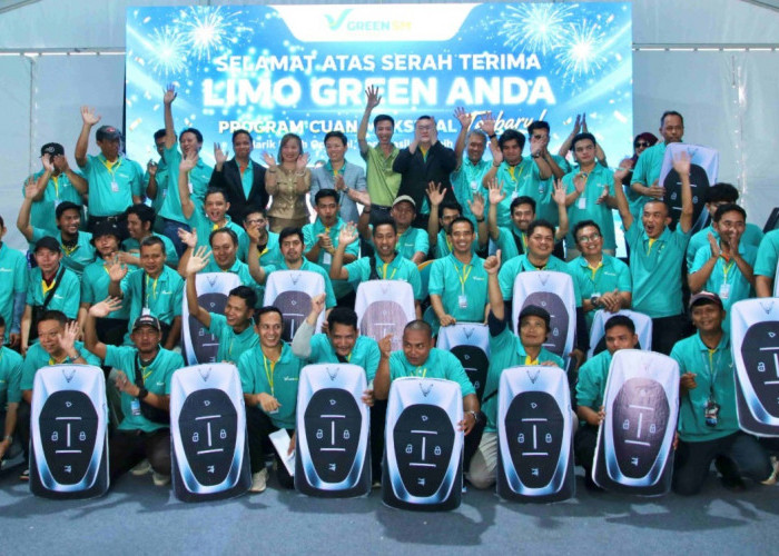 MEWAH BANGET! Green SM Rilis Taksi Listrik 6-Seater Limo Green di Jakarta, Cuan Driver Tembus 14 Juta!