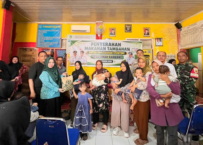 Dana Desa Cair! 72 Balita di Desa Sinar Rambang Prabumulih Langsung Diserbu Bantuan Susu dan Bubur Bayi