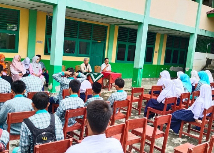 Siswa SMP Muhammadiyah Melaksanakan Setoran Hafalan Alquran 