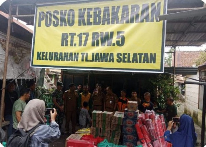 Babinsa Koramil 405-12/Kota Lahat Serahkan Bantuan Korban Kebakaran di Talang Jawa Selatan