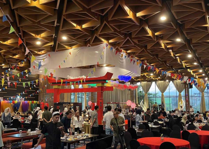 Bukan di Dubai, Menu Berbuka Mewah 100+ Hidangan Ini Ternyata Ada di Palembang