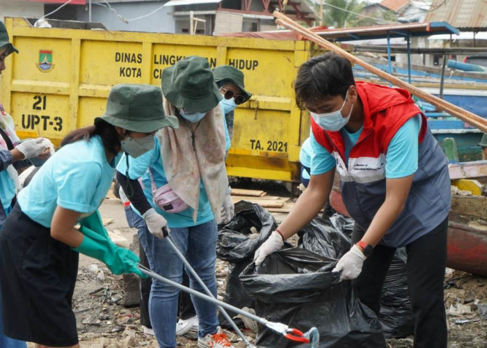 Peduli Lingkungan, Elnusa Gelar Aksi Clean Coastal di Pantai Medaksa Banten