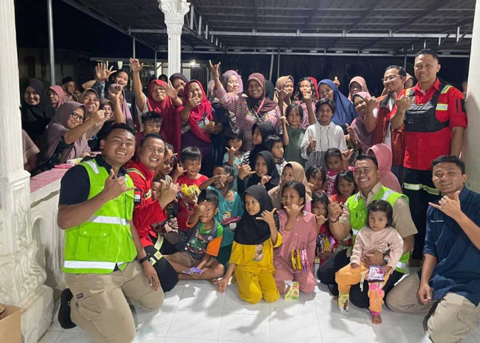 Tak Hanya Salurkan Bantuan, Tim Tanggap Darurat PTBA Lakukan Trauma Healing Korban Banjir