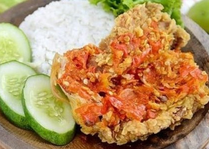 Ayam Geprek Viral di Palembang, Harga Cuma 10 Ribuan, Jam Makan Siang Langsung Ludes