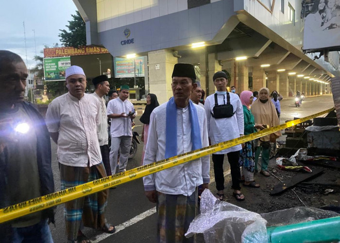 Usai Subuh Harnojoyo Tinjau Lokasi Kebakaran Pasar Cinde Palembang