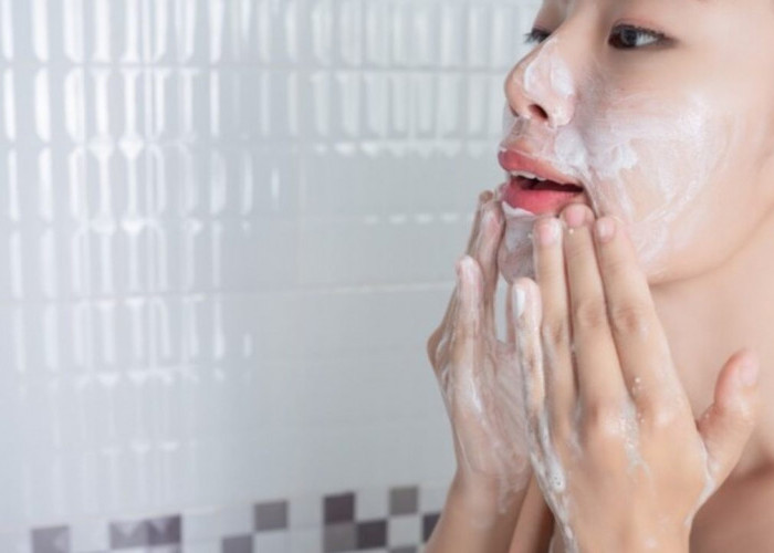 6 Cara Cuci Muka yang Benar, Nomor 5 Jangan Pakai Benda Ini Ya
