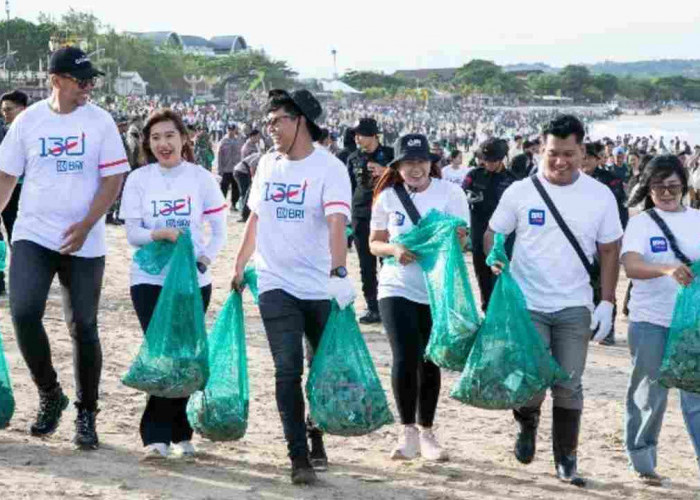 BRI Ajak Warga Bersih-Bersih Pantai Kedonganan Bali, Dukung Lingkungan Berkelanjutan