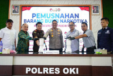 Gerebek Jaringan Narkoba, Polres OKI Musnahkan Sabu Senilai Ratusan Juta dengan Cairan Pembersih