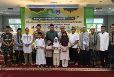 Bikin Haru! Bupati Enos Buka Bersama dan Santuni 400 Anak Yatim di Masjid Agung At-Taqwa Gumawang