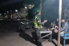 TNI Siaga Malam! Babinsa Koramil Muara Pinang Sisir Desa Binaan Demi Keamanan Warga