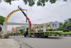 Tanggung Jawab Penuh! Perusahaan Penabrak Gapura Prabumulih Mulai Pasang Konstruksi Besi