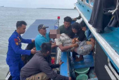 Terjang Ombak 3 Jam, Ambulance Apung Polda Sumsel Evakuasi Jenazah Nahkoda di Tengah Laut