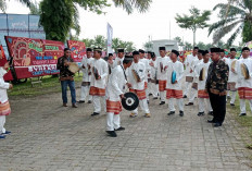 Curi Perhatian! Aksi Bapak-bapak Pemain Terbangan di KPT Tanjung Senai Jadi Objek Foto Tamu HUT OI