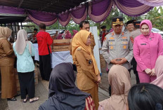 Ringankan Beban 10 KK Terdampak Kebakaran Pemulutan, Kapolres Ogan Ilir Kirim Sembako hingga Susu Ibu Hamil