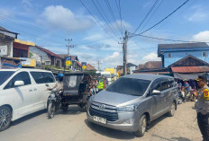 H-1 Lebaran, Kapolres Ogan Ilir Turun Gunung Urai Kemacetan di Pasar Indralaya