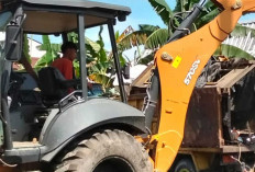 Waspada Banjir Lahat: Aksi Gercep Lurah Bandar Jaya Bersihkan Tumpukan Sampah di Perumnas 3