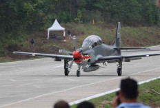 Catatkan Sejarah! Pesawat Tempur Super Tucano dan F-16 Sukses Mendarat di Jalan Tol Indonesia