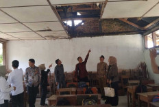 Kondisi SDN 9 Mulak Ulu Sangat Miris: Plafon Ambrol & Dinding Retak, Anggota DPRD Lahat Desak Perbaikan Total