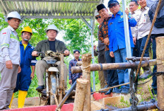 Dulu Ilegal Kini Legal: Gubernur Herman Deru Coba Motor Penambang dan Resmikan Pengiriman Minyak Rakyat