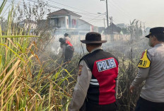 Nyaris Lahap Permukiman Warga: Karhutla di Indralaya Berhasil Dipadamkan Berkat Aksi Cepat Polisi
