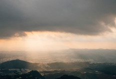 Prakiraan Cuaca BMKG Hari Ini 15 Desember 2025: Palembang Berawan, Hujan Ringan di OKU dan OKI