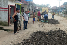 Jalan Provinsi Sekayu-Pali Rusak, Pemkab Muba Bersama Warga Turun Tangan Lakukan Perbaikan 