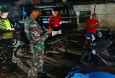 Nggak Kasih Celah Kejahatan Masuk Kampung, Anggota Koramil Jarai dan Warga Gelar Patroli Satkamling Ketat